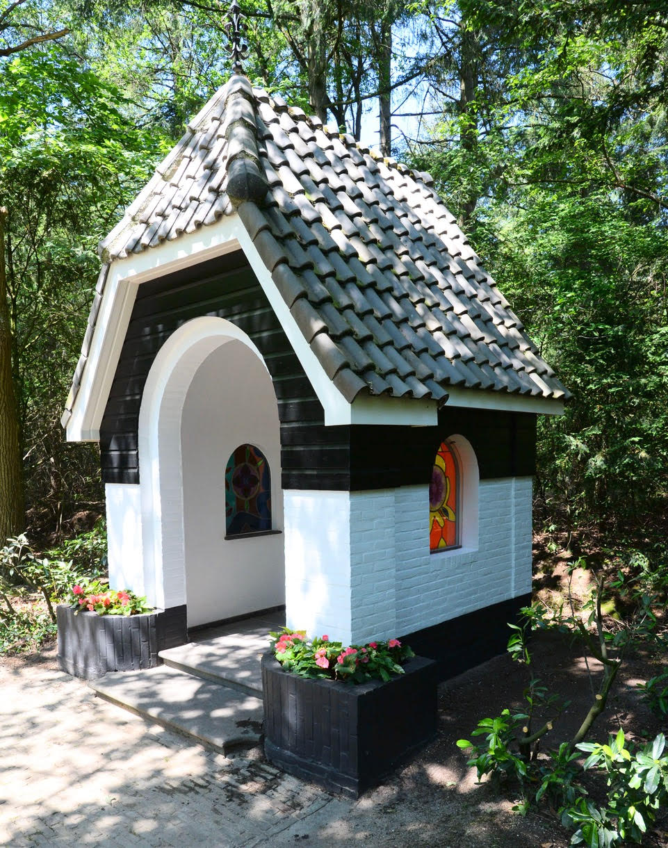 Tulpenbed and Wijnrank, Theresia Chapel, 2021